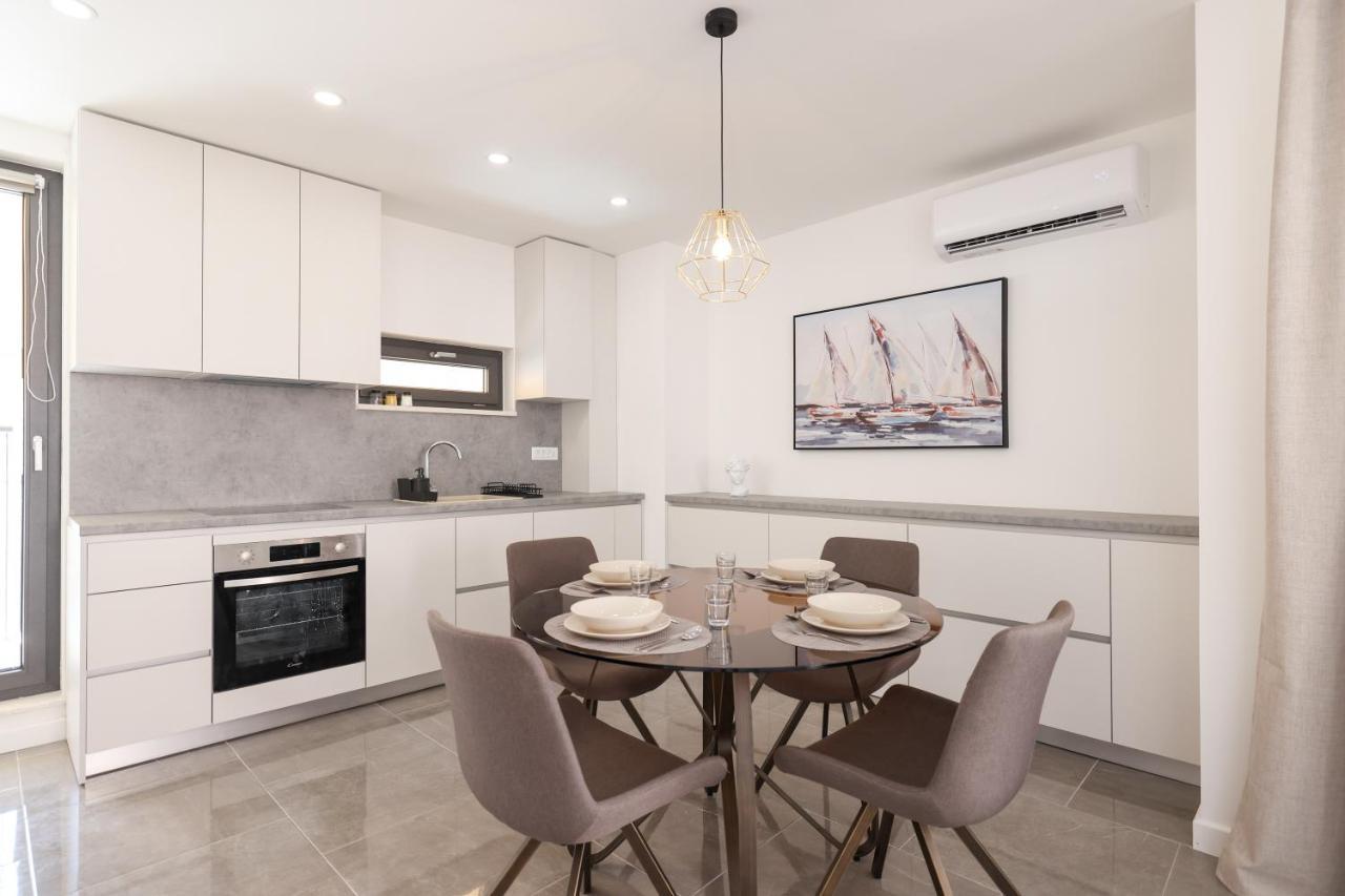 Marilla Apartment *