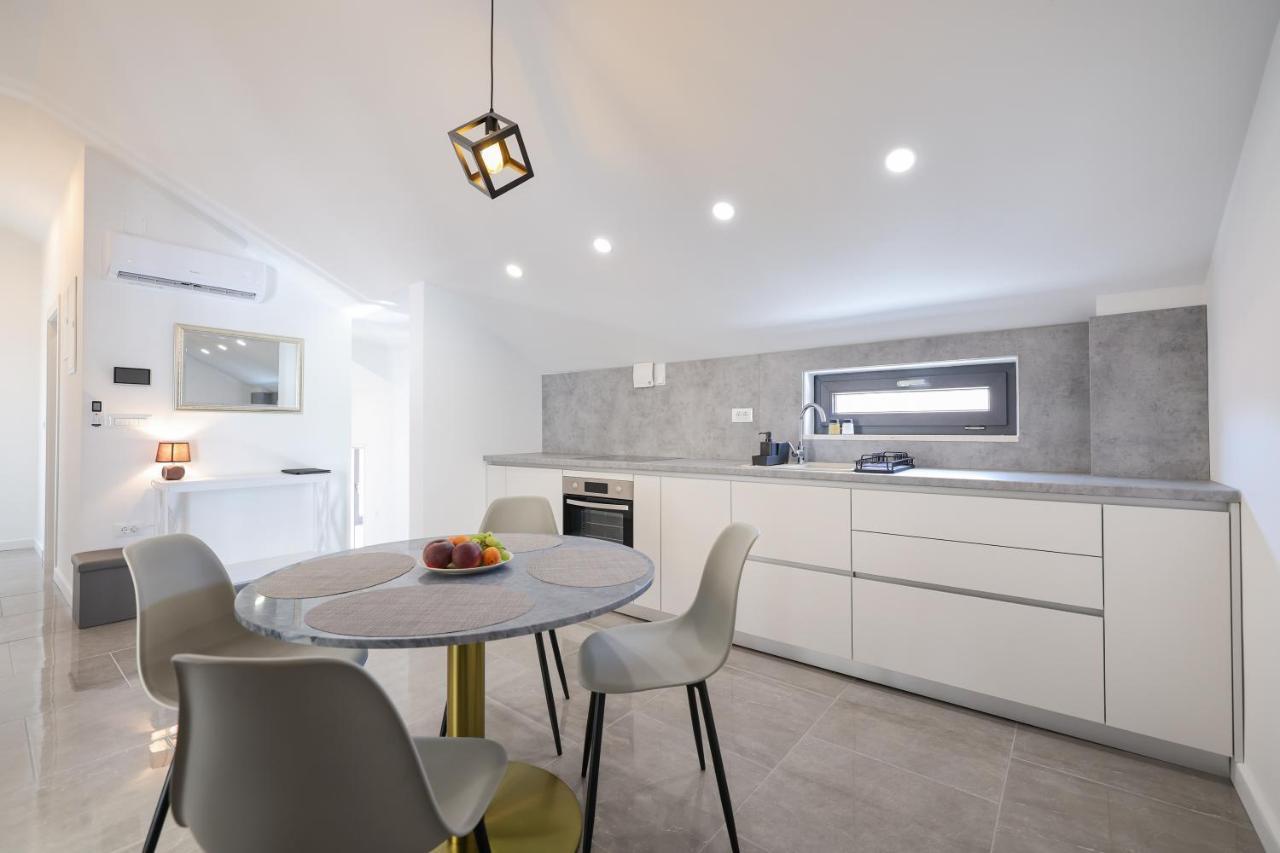 Marilla Apartment *